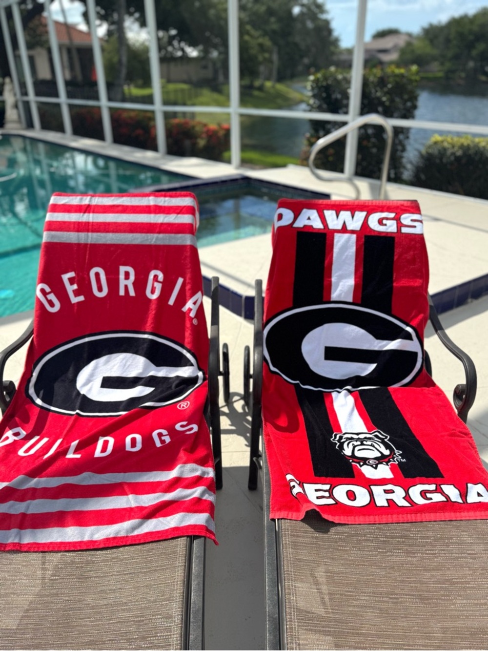 Georgia Bulldogs Towels UGA Pool & Beach Excellent Condition Go Dawgs!
